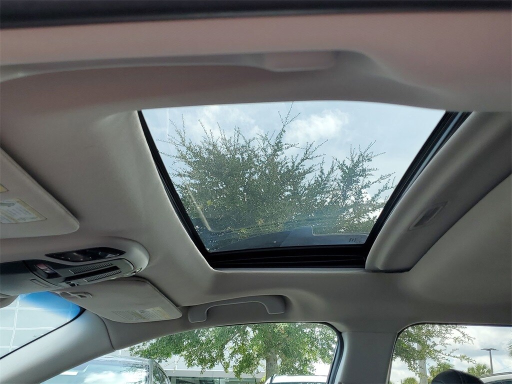 2020 Subaru Outback Limited photo 2