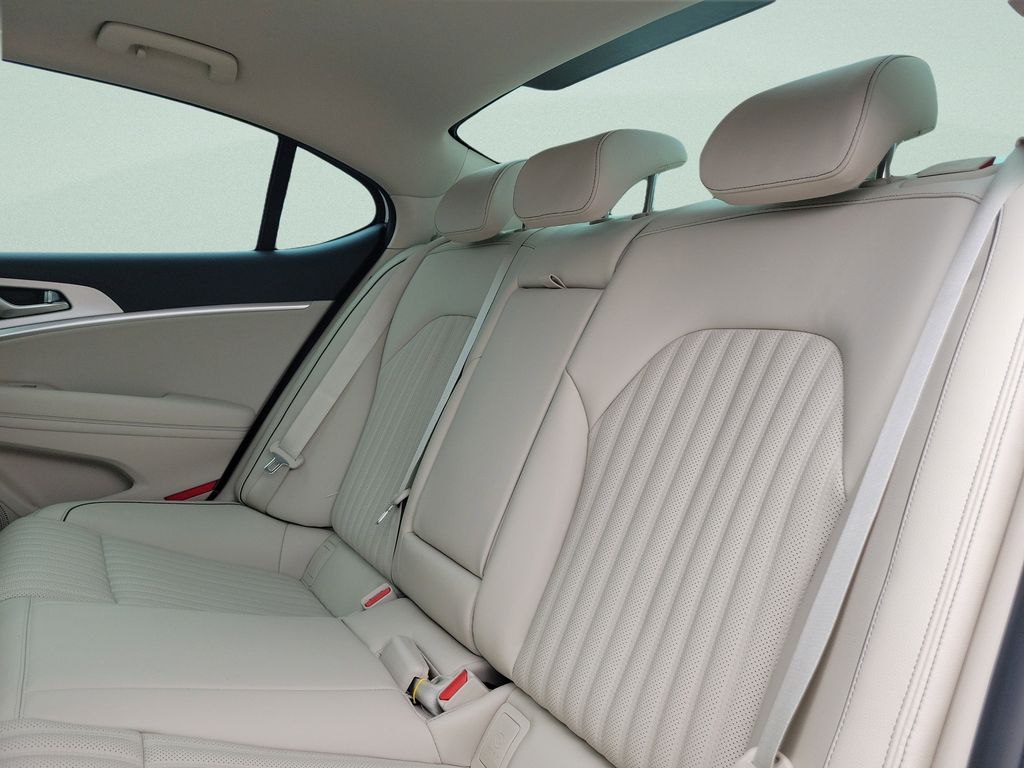 2026 GENESIS G70 27