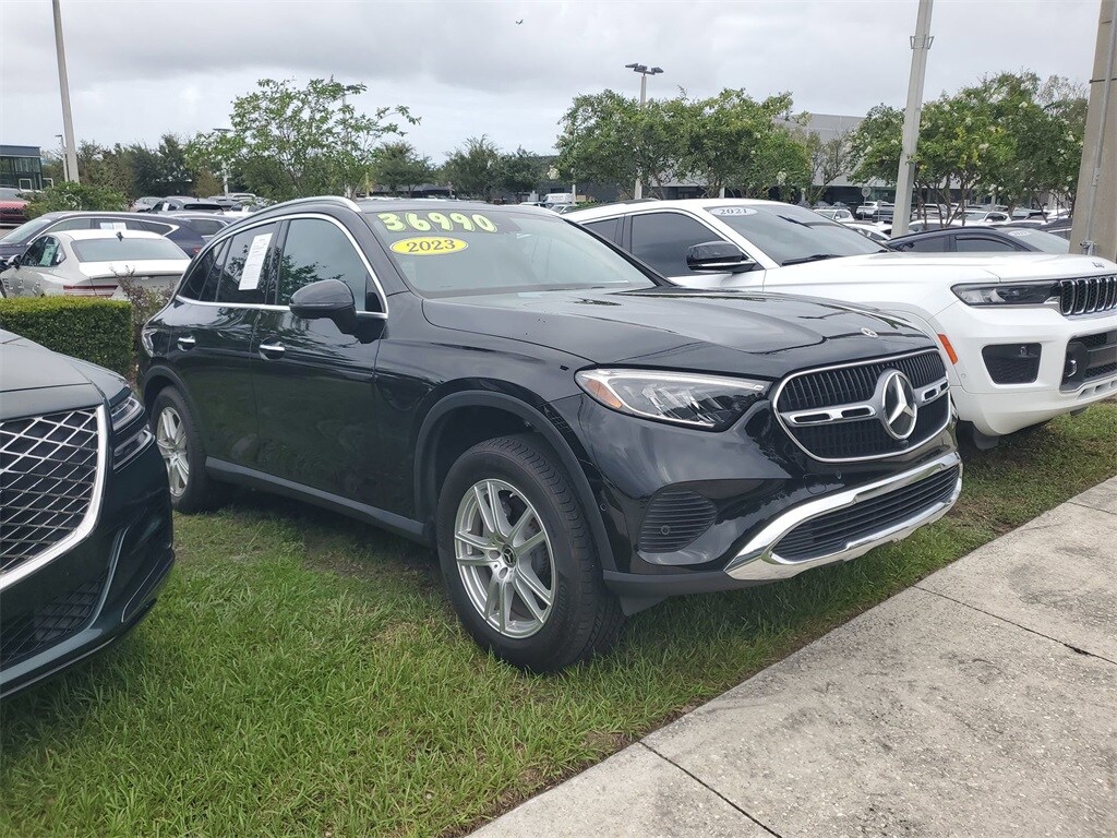 2023 Mercedes Benz GLC 300 4MATIC photo 2