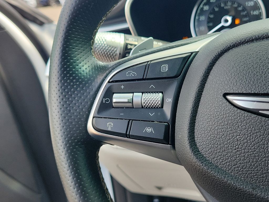 2025 GENESIS G70 Standard - Photo 18