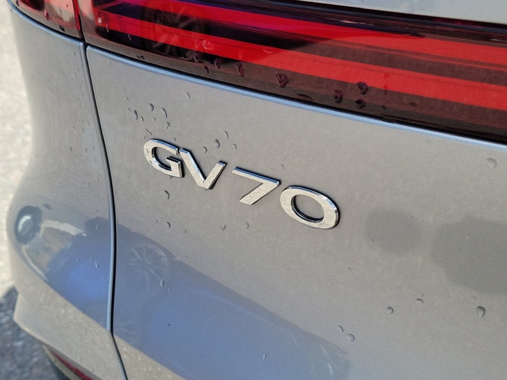 2026 GENESIS GV70 Sport Advanced - Photo 9