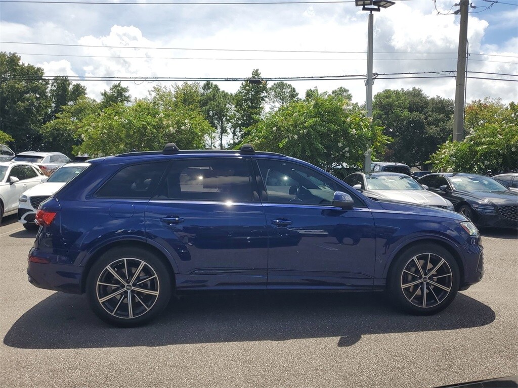 2021 Audi Q7 55 Prestige photo 3