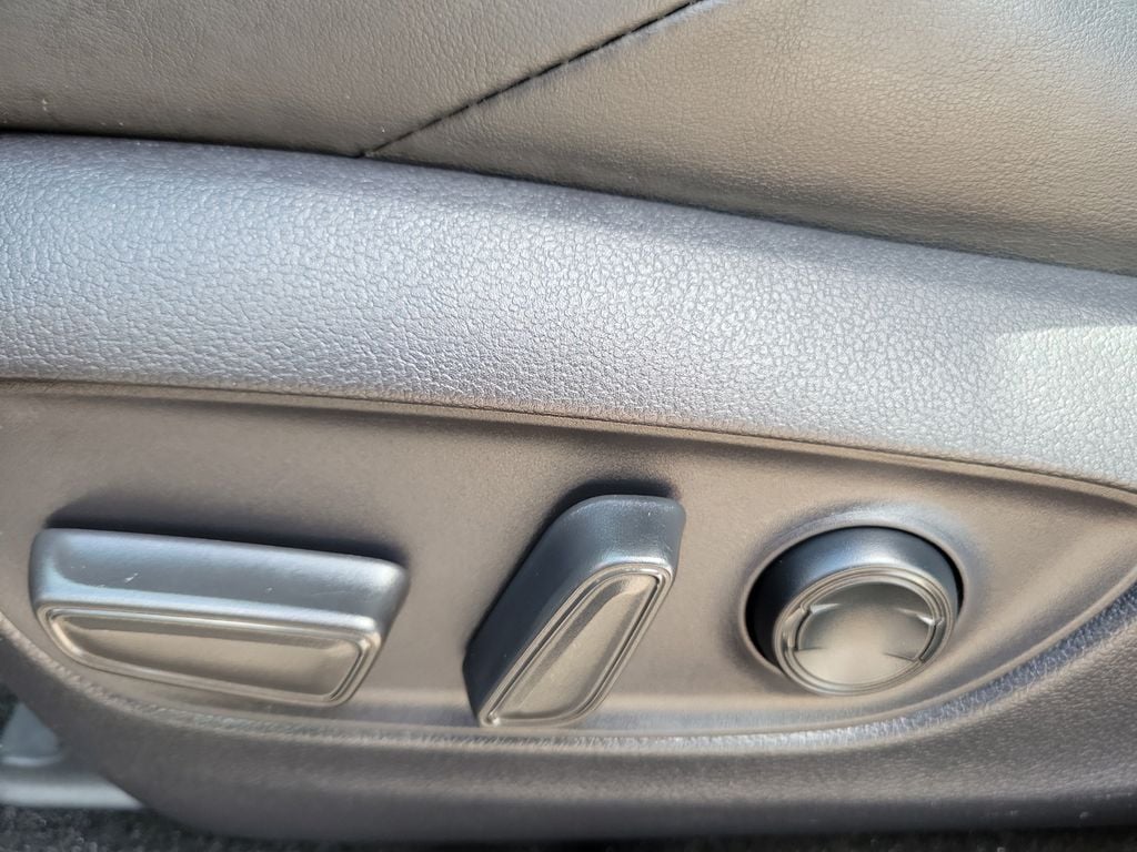 2020 Toyota RAV4 XSE - Photo 18