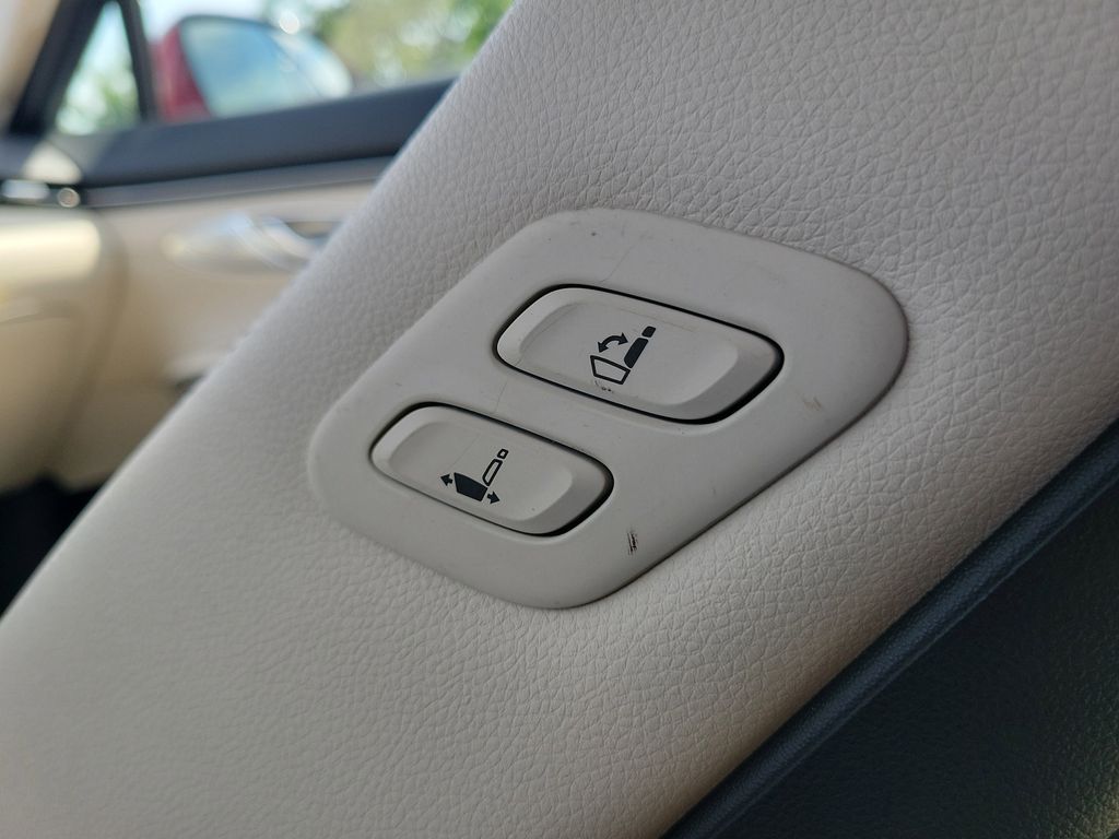 2023 GENESIS GV70 Standard - Photo 31