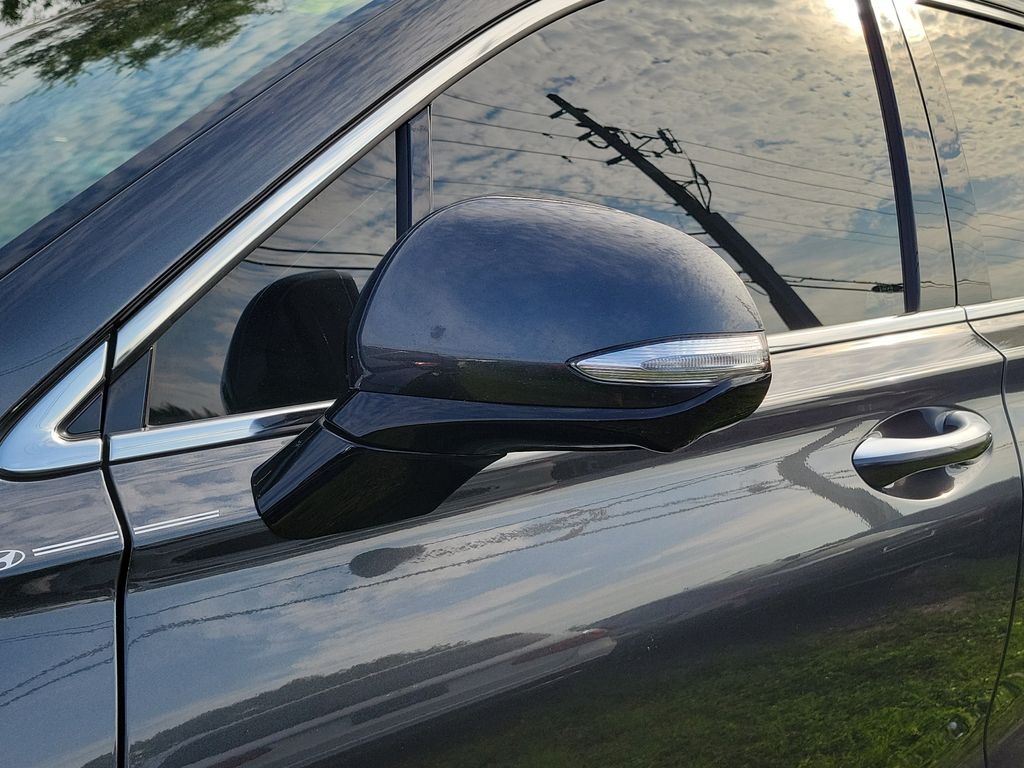 2022 Hyundai Santa Fe Limited - Photo 6