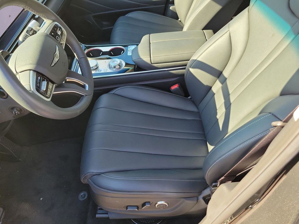 2025 GENESIS GV80 Standard - Photo 24