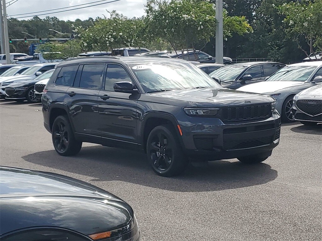 2022 Jeep Grand Cherokee Altitude photo 2