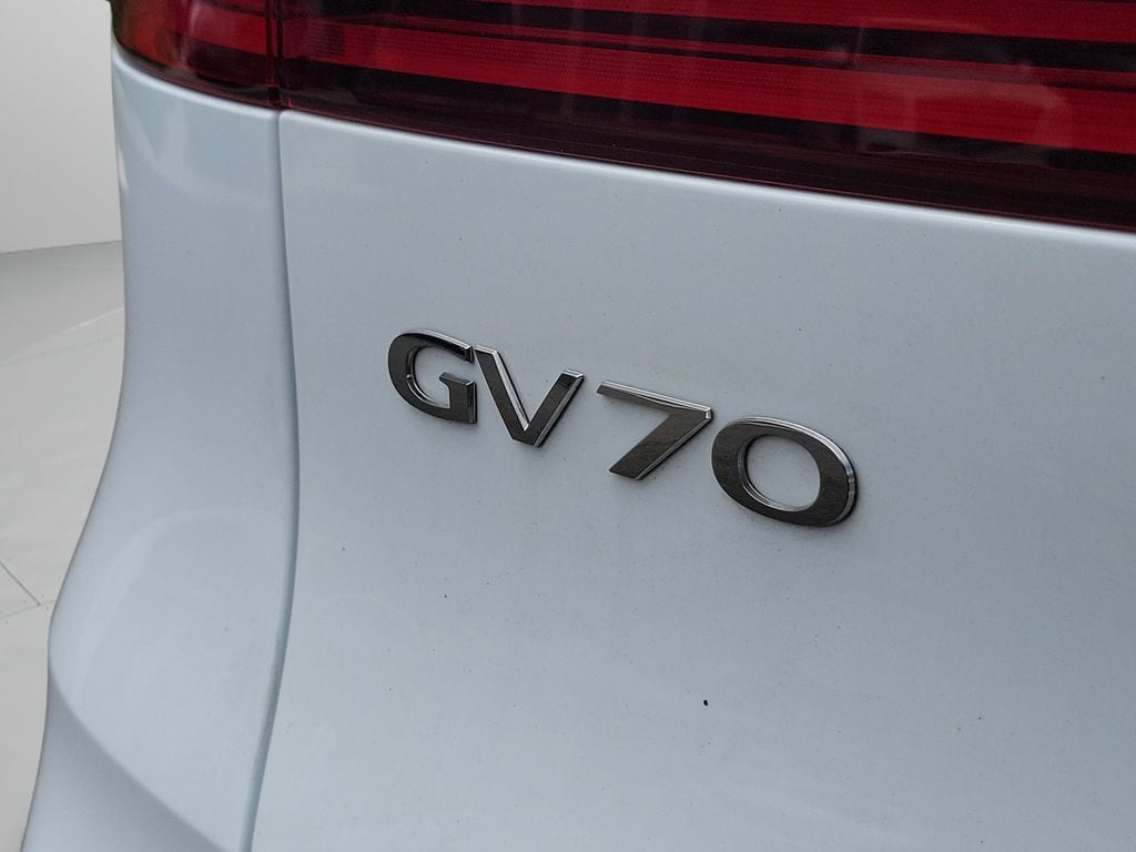2026 GENESIS GV70 Standard - Photo 13