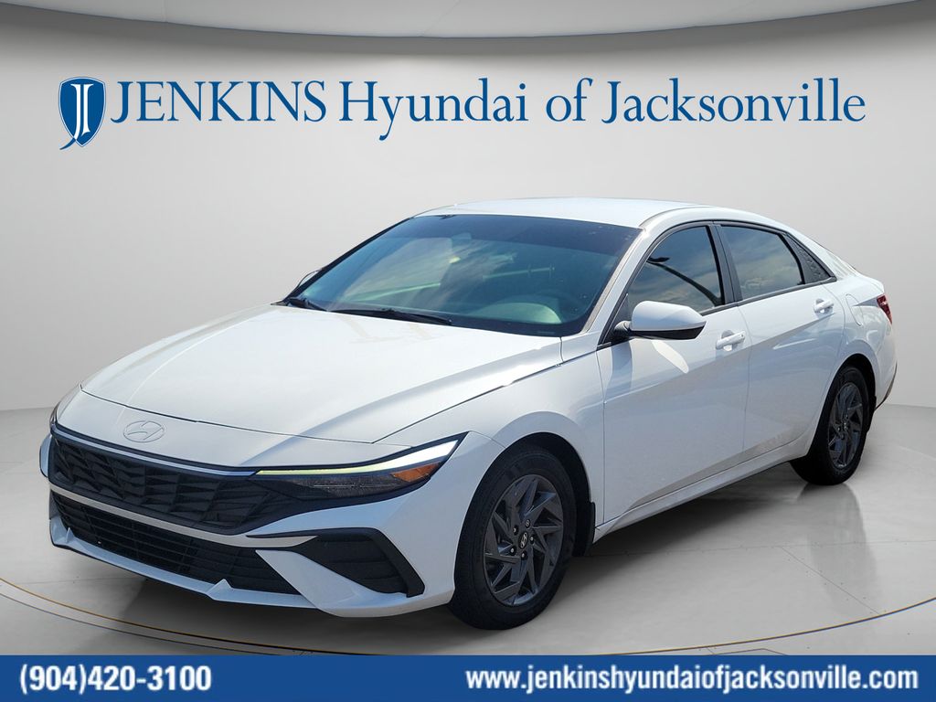 2024 Hyundai Elantra SEL - Photo 14