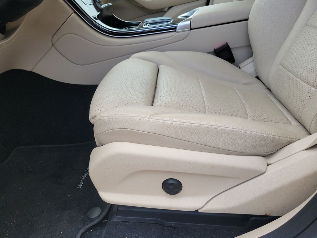2021 Mercedes-Benz GLC GLC300 - Photo 21