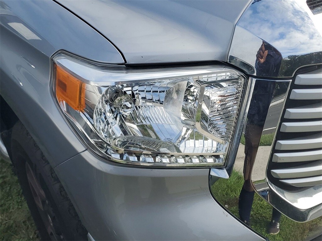 2015 Toyota Tundra Limited Grade photo 3