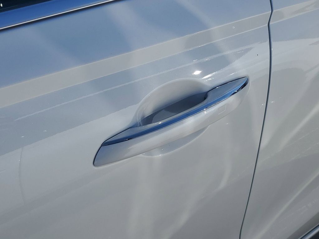 2024 GENESIS GV70 Standard - Photo 8