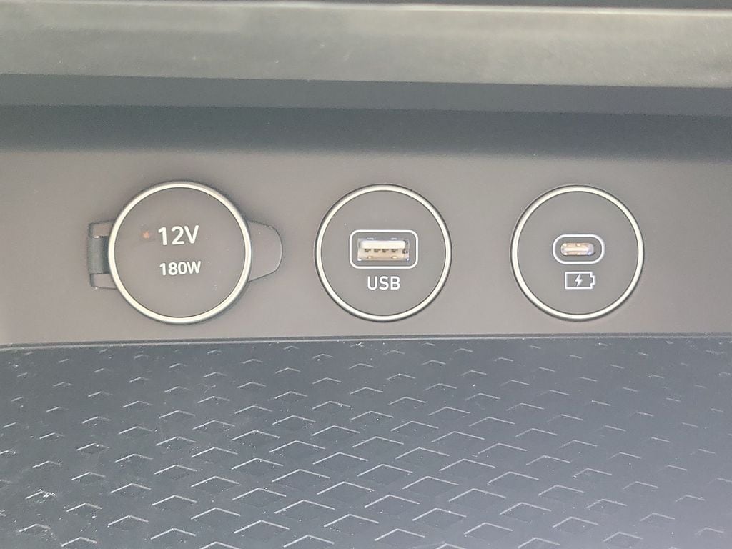 2025 GENESIS G70 Standard - Photo 33