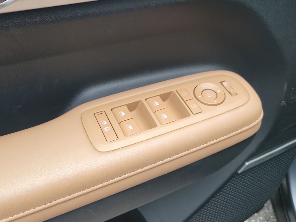 2025 Hyundai Santa Fe Limited - Photo 23