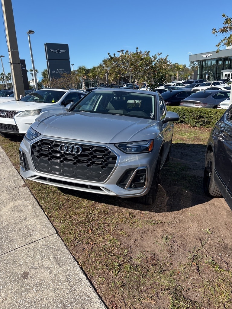 2022 Audi Q5 Premium's photo