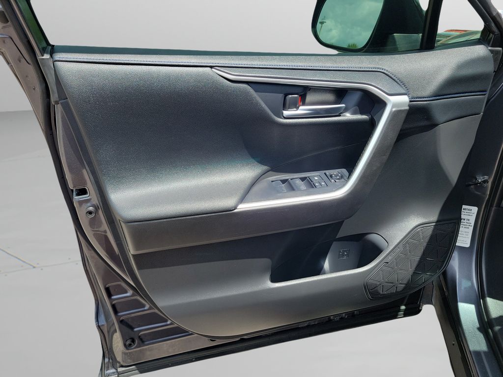 2020 Toyota RAV4 XSE - Photo 19