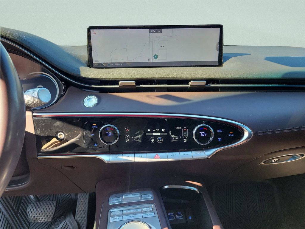 2024 GENESIS GV70 Standard - Photo 24