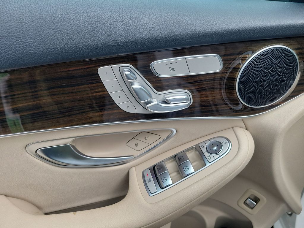 2021 Mercedes-Benz GLC GLC300 - Photo 24