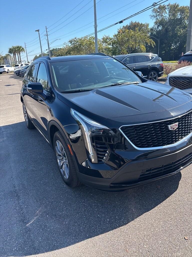 2023 Cadillac XT4 Sport photo 2