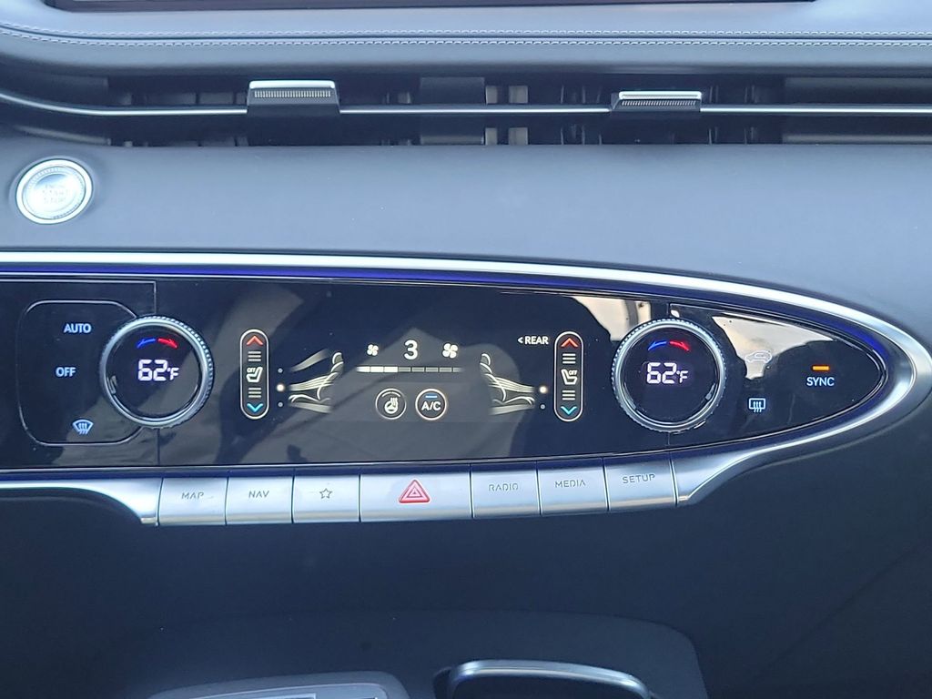 2025 GENESIS GV70 Standard - Photo 9