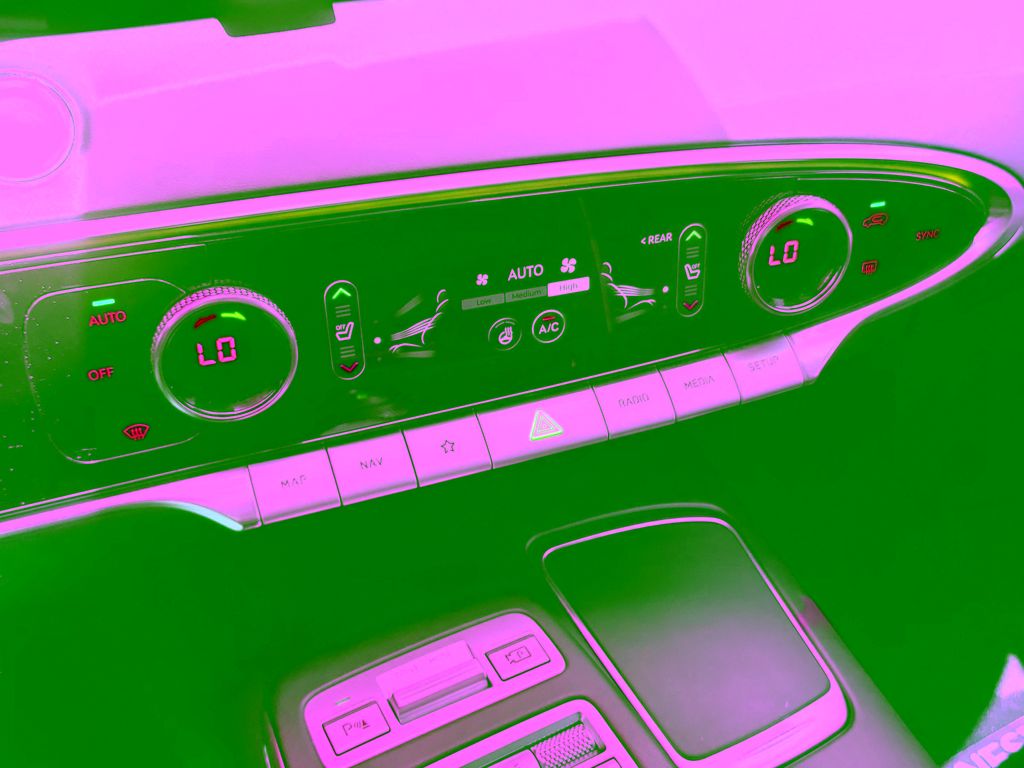 2023 GENESIS GV70 Standard - Photo 12