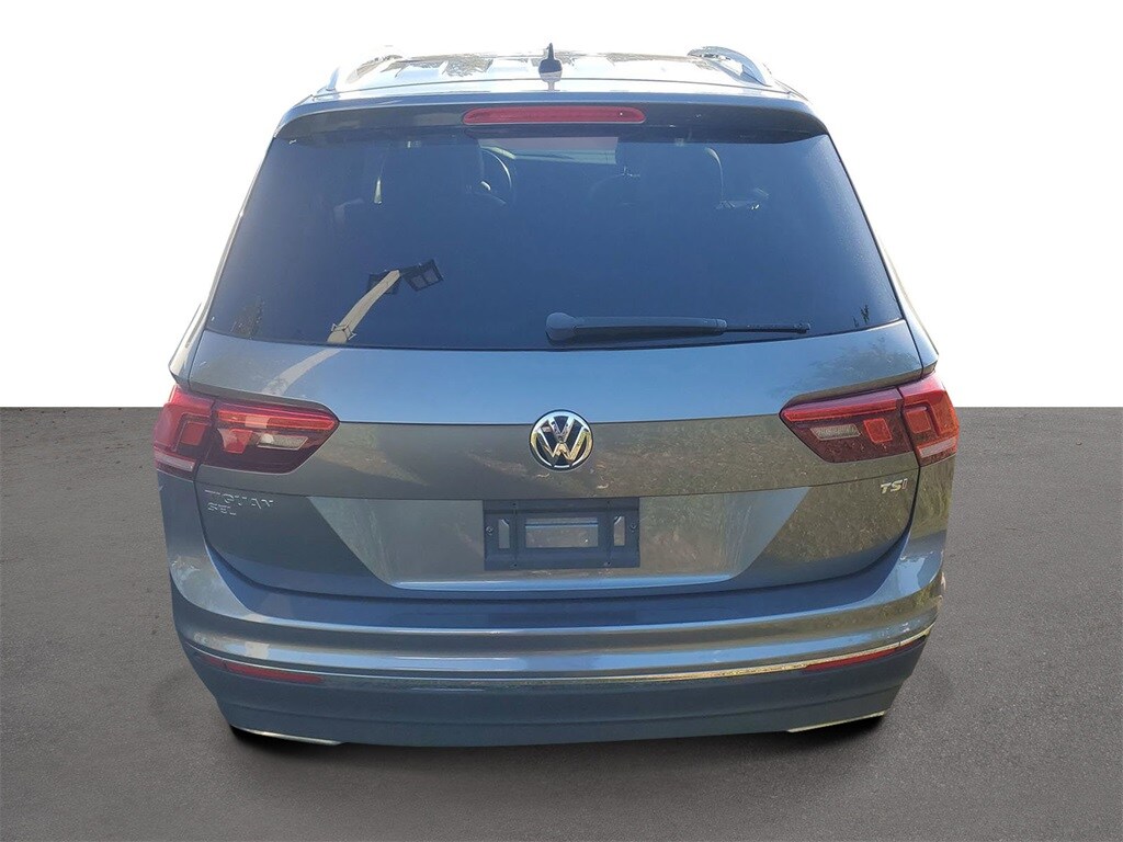 2018 Volkswagen Tiguan SEL photo 3