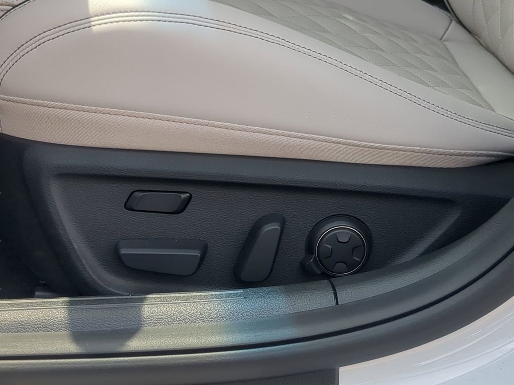 2025 GENESIS G70 Sport Advanced - Photo 17
