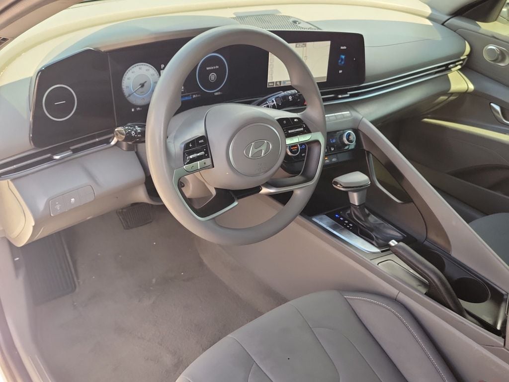 2024 Hyundai Elantra SEL - Photo 17