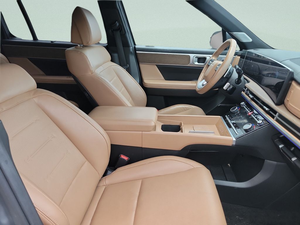 2025 Hyundai Santa Fe Limited - Photo 17