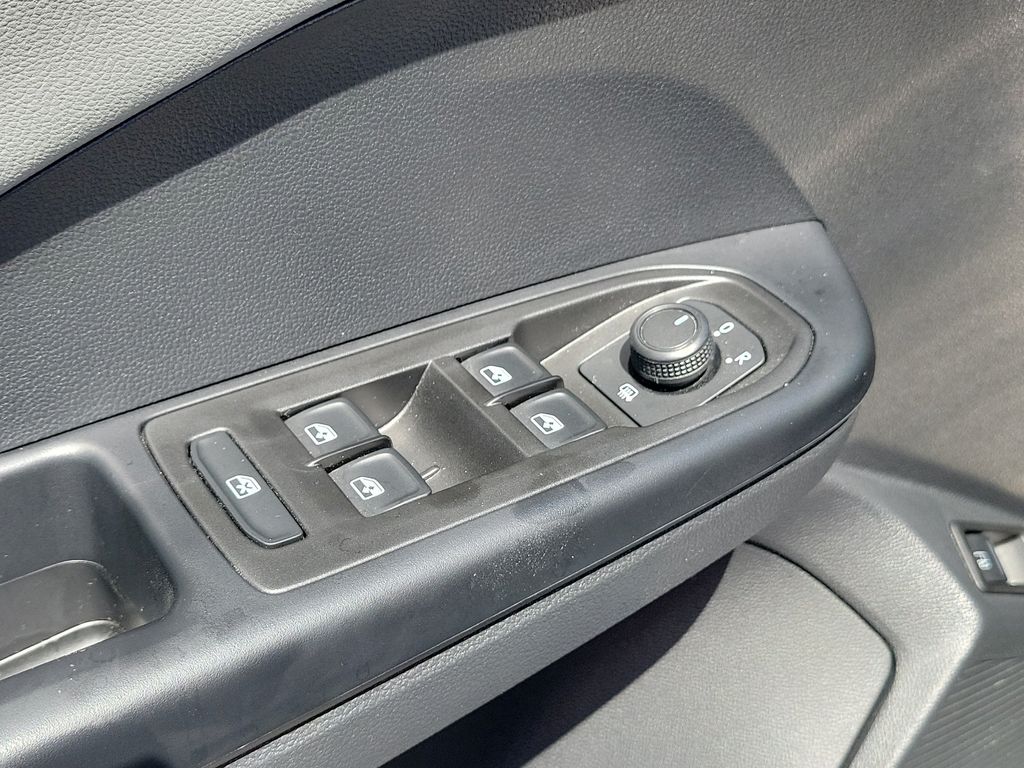 2023 Volkswagen Taos SE - Photo 29