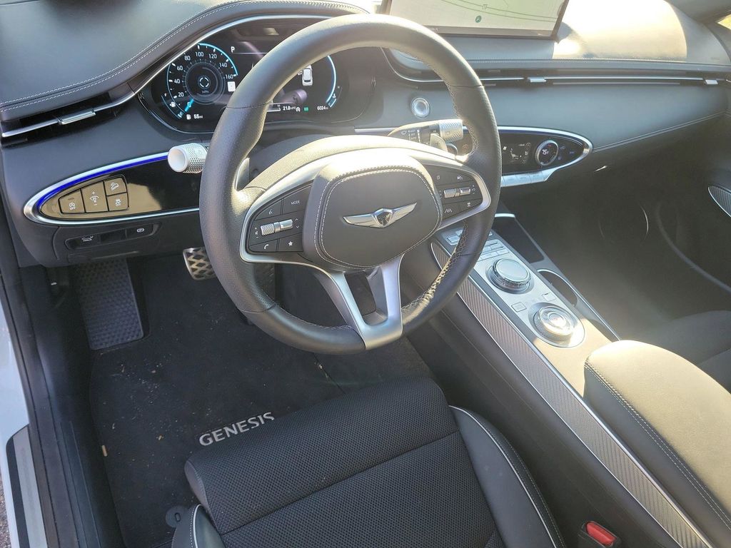 2025 GENESIS GV70 Standard - Photo 24