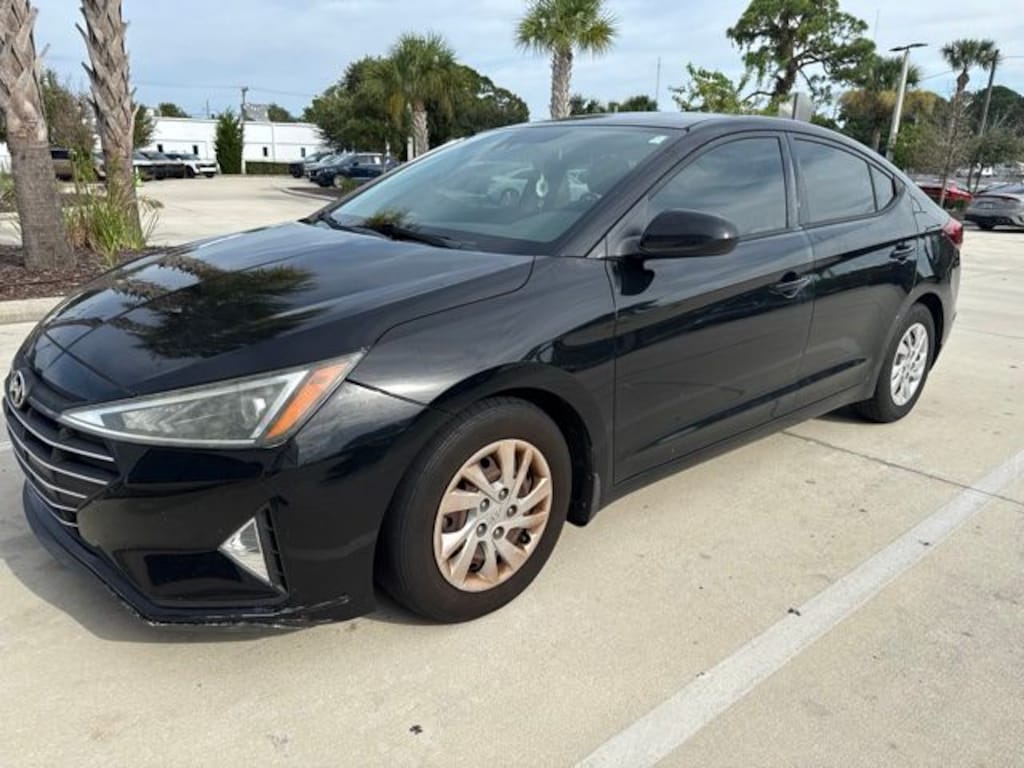 Used 2020 Hyundai Elantra SE Sedan