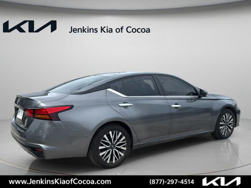 Used 2025 Nissan Altima SV Sedan