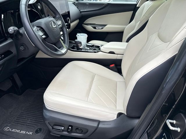 2025 Lexus NX 350 - Photo 15