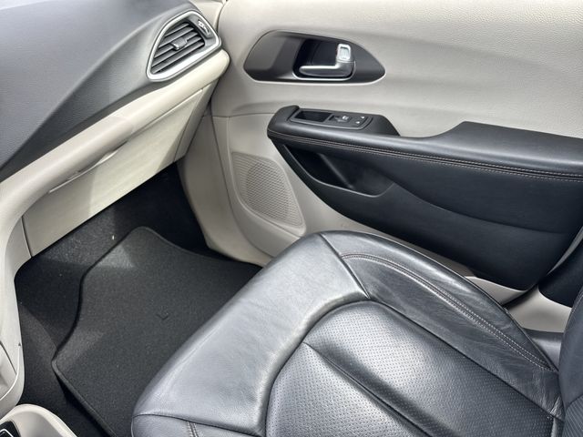 2020 Chrysler Pacifica Touring L - Photo 21