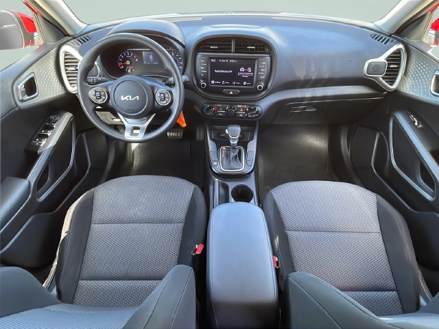 2022 Kia Soul LX - Photo 14