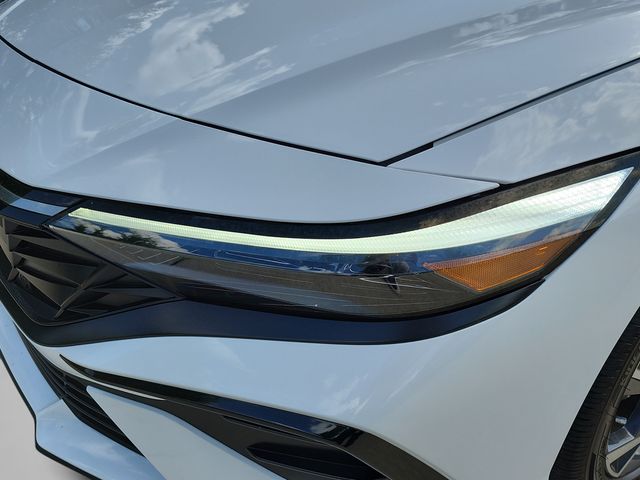 2025 Hyundai Elantra Limited - Photo 33