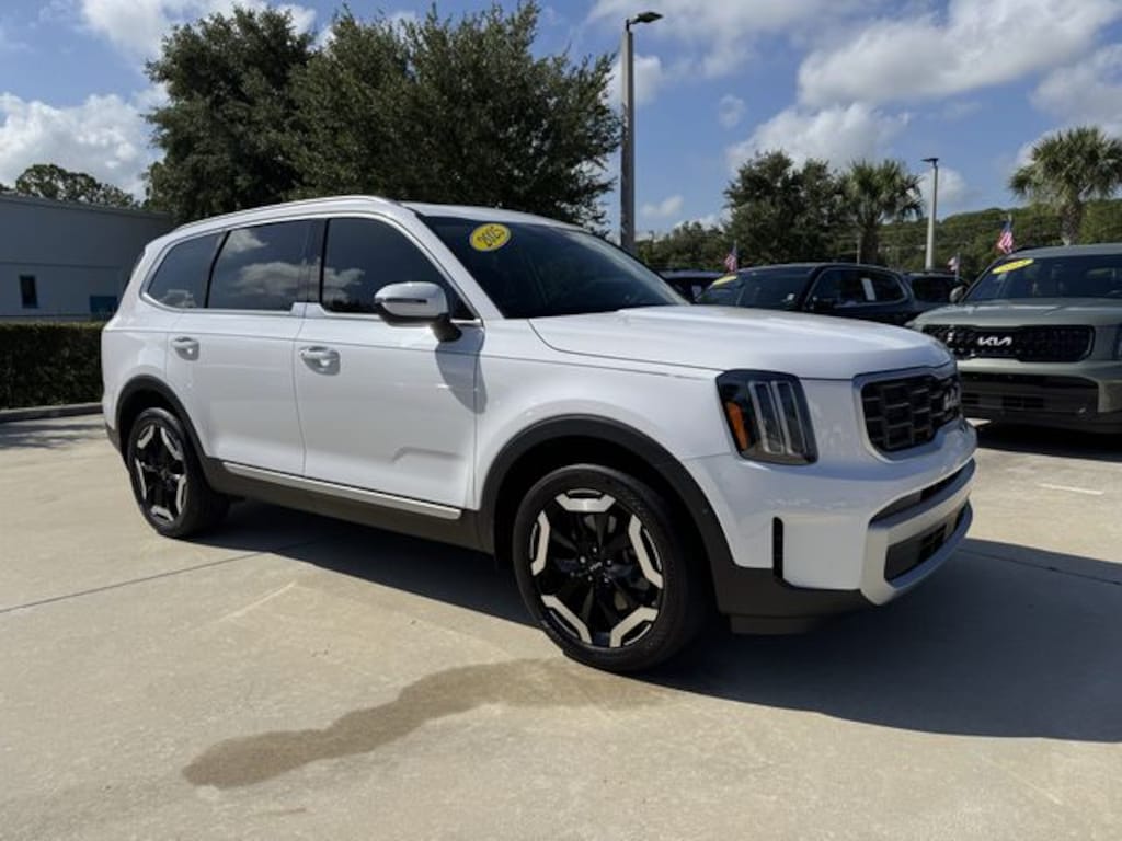 Used 2025 Kia Telluride S SUV