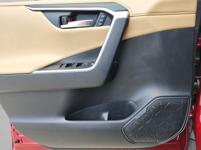 2019 Toyota RAV4 Limited - Photo 31