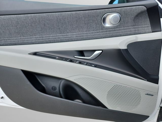 2025 Hyundai Elantra Limited - Photo 31