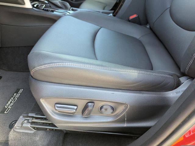 2023 Toyota Corolla Cross XLE - Photo 18