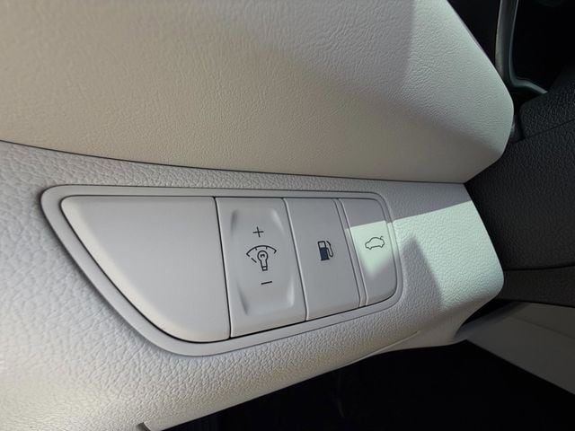 2025 GENESIS G70 Standard - Photo 28