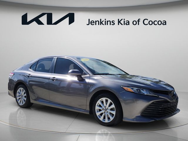 2018 Toyota Camry LE - Photo 1