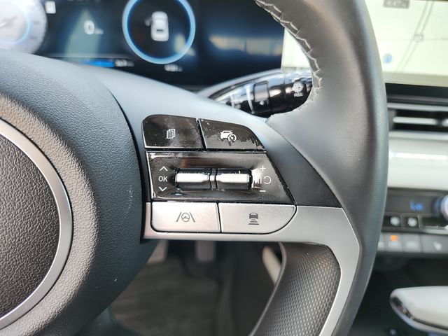 2025 Hyundai Elantra Limited - Photo 22