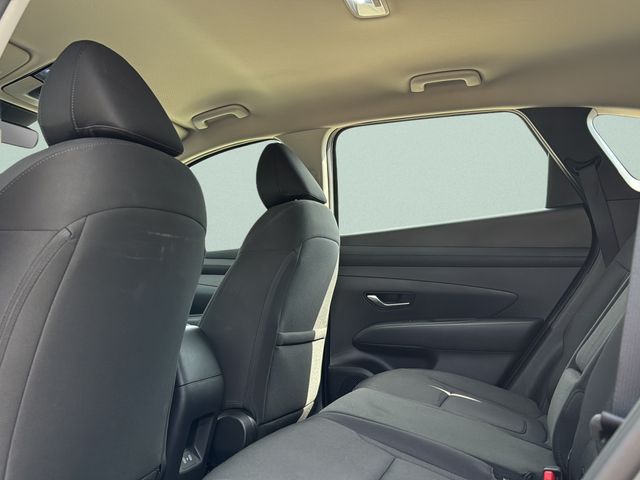 2025 Hyundai Tucson SE - Photo 16