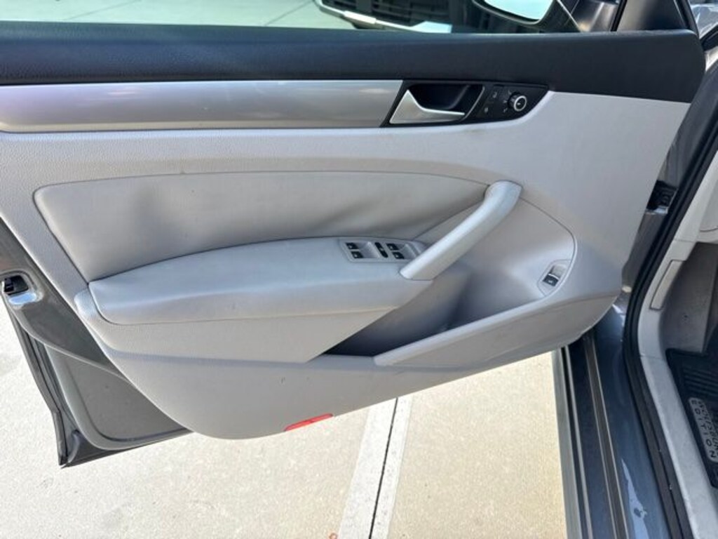 Used 2014 Volkswagen Passat 1.8T Sedan