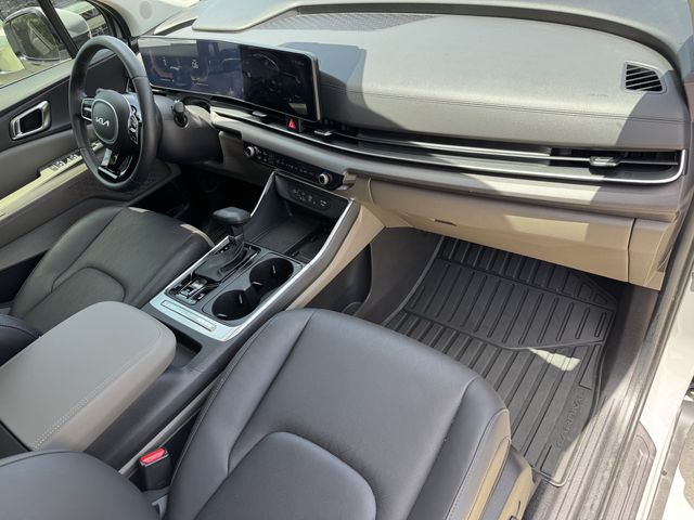 2025 Kia Carnival EX - Photo 17