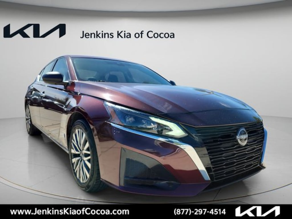 Used 2025 Nissan Altima SV Sedan