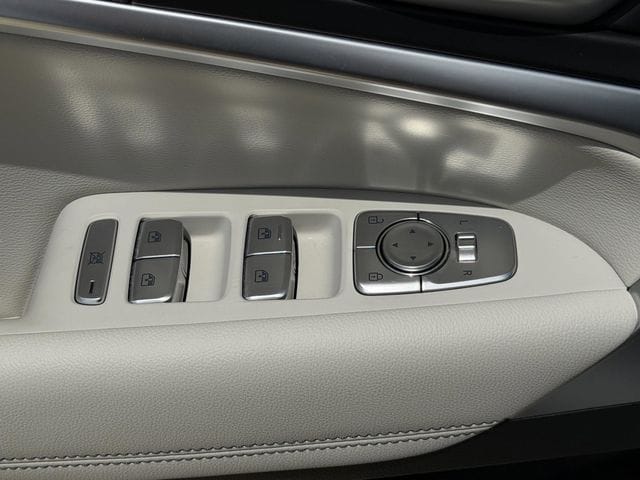 2025 GENESIS G70 Standard - Photo 21