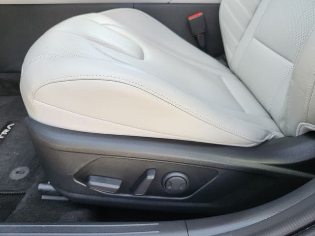 2025 Hyundai Elantra Limited - Photo 26